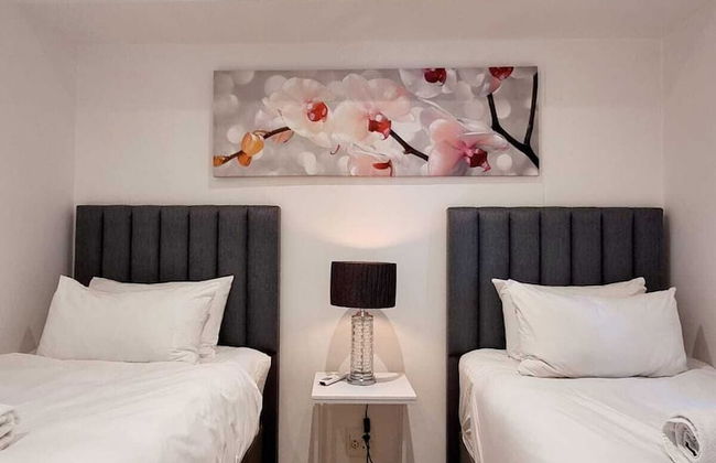 The Island Club by Smart City Stays - Photo 7