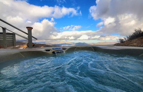 Unique Mountain Gem-Sauna Hot Tub Scenic View - Foto 8