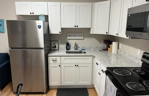 Downtown Apt King Beds Mins to Salem - Photo 7