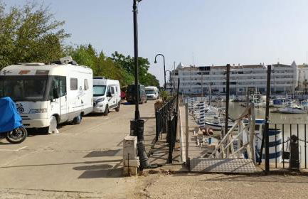 Tu casa flotante en Sevilla! Barco en alquiler en el Guadalquivir - Photo 4