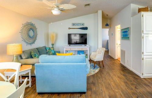 Pool Access, Walk to Beach! Cozy Jensen Beach Home - Photo 5