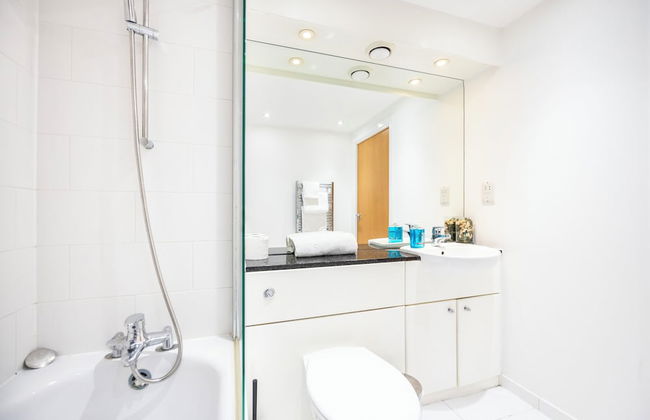 Hide Out Two Bed Apartment at ExCeL - Foto 7