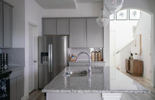 Spacious 4BR Oasis - Pool - Patio - 8 Min to Kalahari - Foto 18