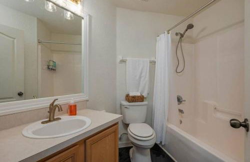 Fireside Hot Tub, King Bed Suite - Foto 21