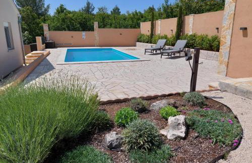 Villa Mir Pridraga - Photo 30