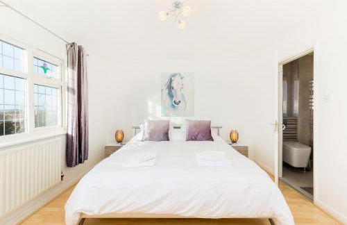 Drayton Manor House FREE parking - Photo 34