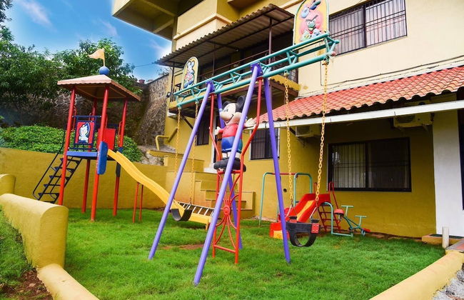 Stunning Views Rooftop Pool Lakefront Home - Photo 10
