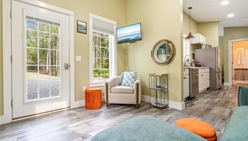 Secluded Bungalow Near Acadia and Bar Harbor -Private, Pet Friendly, Fire Pit - Foto 4