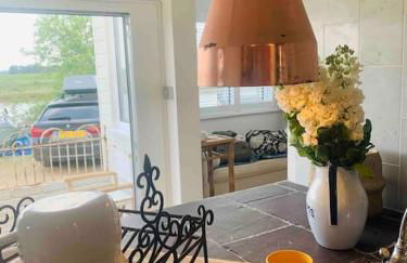 A unique, off-grid Eco Friendly Beach House. - Foto 22