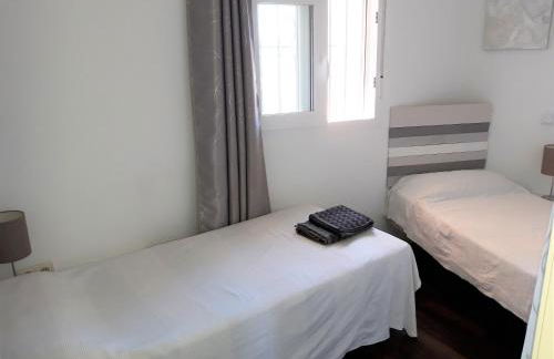 Ático centrico, 50m de la playa, vista al mar y al Peñon, gran terraza, parking, wifi fibra - Photo 29