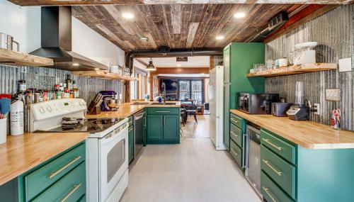 Waterfront Duluth Cabin with Deck and River View! - Foto 2