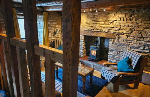 The Hayloft at Cwmffrwd Farm - Photo 4