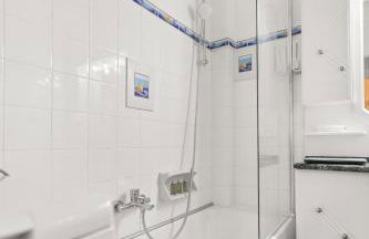 Boho Coastal Retreat with Jacuzzi, 1 min to Beach - Foto 21