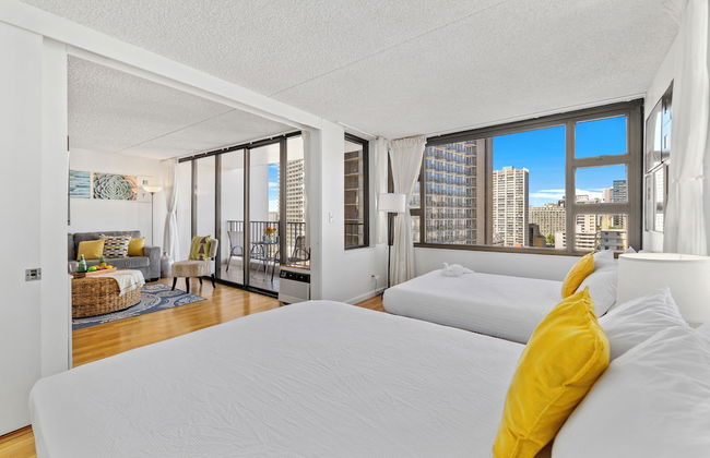 Partial Ocean View Condo with 2 Beds and Parking - Foto 47