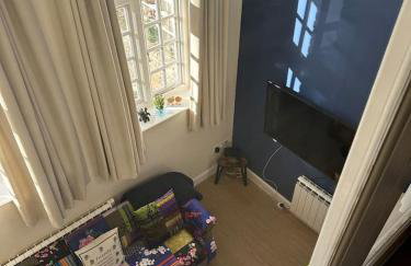 Unique Old Auction House - Photo 10