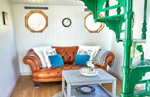 Extraordinary Huts Ltd - Photo 73