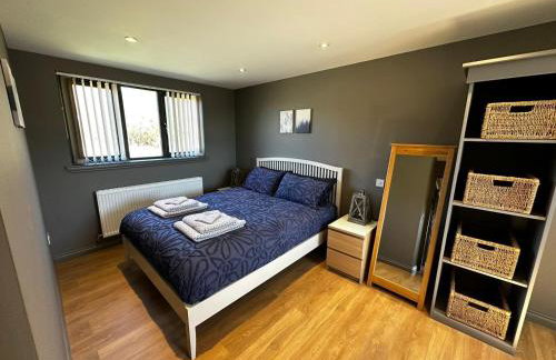 Spacious 3-Bedroom Chalet on Country Estate near Glasgow - sleeps 6 - Photo 11