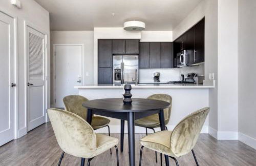 Redwood City 2BR w AC Gym WD nr Caltrain SFO-1110 - Foto 6