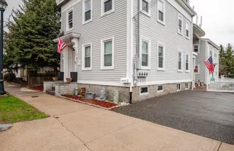 NEW! Family-Friendly Getaway -1 Mi to Dtwn Salem w Roof Deck & Tiki Bar - Foto 19