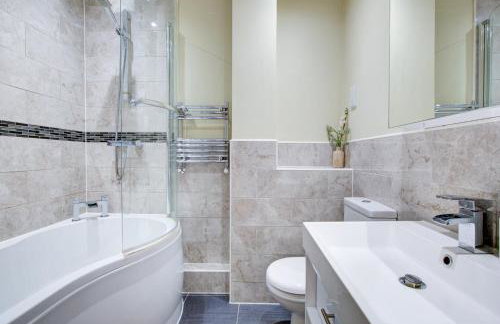 Spacious & Modern 2 Bed sleeps 5 in Walthamstow - Foto 18