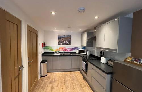 Glastonbury Hidden Passage, Split Level 1 Bedroom Apt - Photo 14