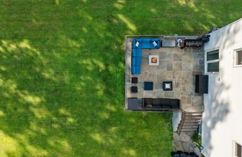 Spacious 6BR Getaway Game Room Firepit NYC - Foto 6