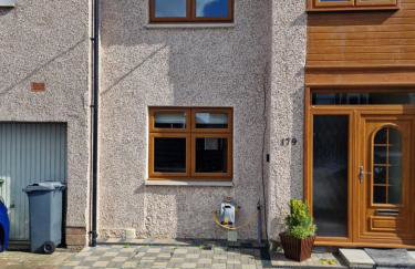 Self-catering extended family home - Photo 47