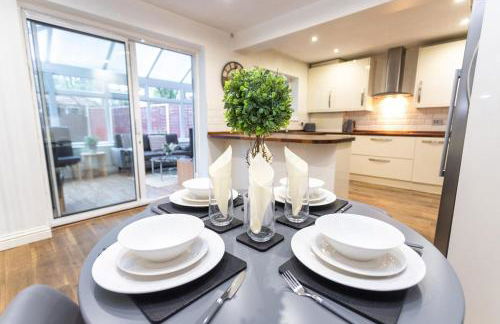 Elegant 5-Bed Home, Families & Friends, Sleeps 6, Parking, Free Wi-Fi - Foto 37