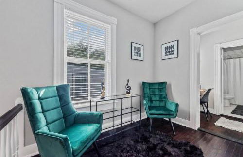 West High 3BR Private Backyard Petersburg Gem - Foto 14