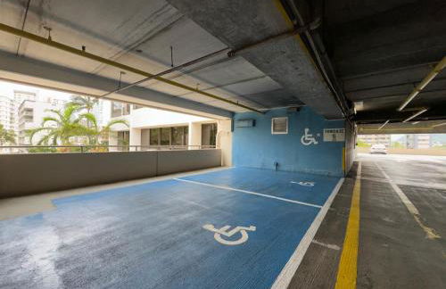 36Fl with Ocean View, Mins to Waikiki Beach, Parking - Foto 94