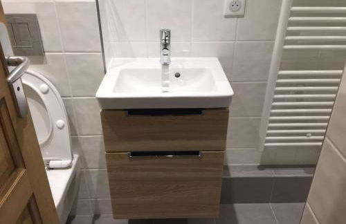 Méribel 2 pièces avec cabine, centre, proche commerce et pistes avec parking et wifi état neuf - Foto 23