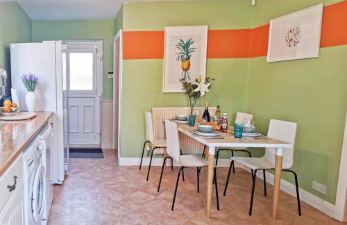 Highstone 4 Bedrooms Home 7 Beds With Parking and Garden - Foto 13