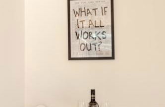 Central Gem: Cosy 2BR with Private Balcony - Foto 23