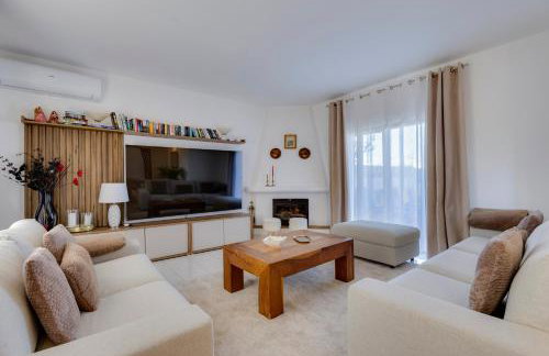 Villa Arpeggio - Cozy 3-Bedroom Villa with Private Pool in Montinhos da Luz, Lagos - Foto 2