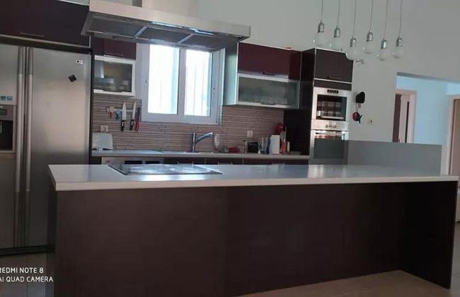 Luxurious 6 Bedroom Villa In a Great Location - Foto 11