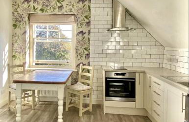 Welcome to Hazelwood, The Mount Somerton Apartment - modern and fully equipped, Private off-street parking, Near Glastonbury Tor, The spectacular Wells Cathedral, Stourhead, Sherborne Abbey, Millfield School, Clark's Village - Foto 13