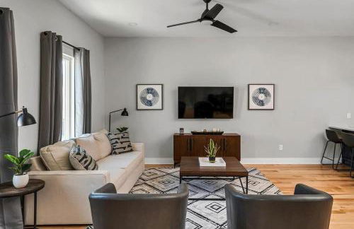 Spacious Nash Home for 12 Guests with Rooftop Views and Hot Tub - Photo 12