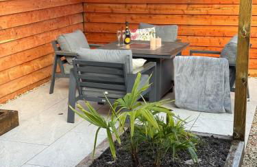 Romantic Luxury Cabin & Hot Tub near New Forest Dorset - Photo 21