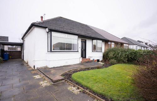 Spacious Home 10 mins to Airport & Braehead - Pass the Keys - Foto 1