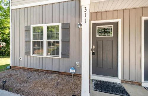 Modern 3Bedroom Duplex with Kitchen, WiFi and Free Parking Kannapolis - Photo 38