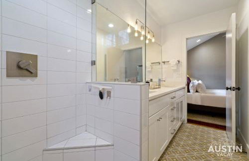 Pet Friendly East Cesar Chavez Home Near Downtown - Photo 19