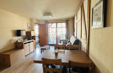 Appartements - PISCINE INTÉRIEURE Sauna - PARKING Privé Étage 1 - Centre Village - Résidence Cami Réal - avec LINGE et MÉNAGE de fin de Séjour Compris - Foto 2