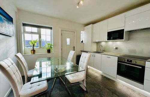 Luxurious 2BR stay in London-GerrardsCross-Wembley-private carpark-short walk to train station - Foto 36