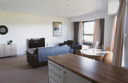 Lovely 2-Bed Flat Glasgow Harbour FREE parking - Pass the Keys - Foto 10
