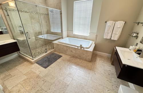 Luxury Mansion Pool Hot Tub Theater Outdoor Kitchen BBQ GM RM 2 Miles Disney - Foto 22