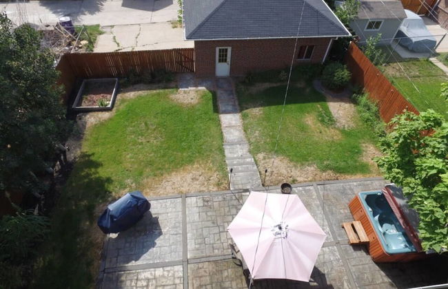 The Retro Escape City Park Hot Tub & Movie Theater - Foto 23