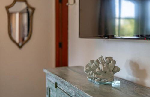 Mediterranean Beauty with Rooftop Deck and Views - Foto 75