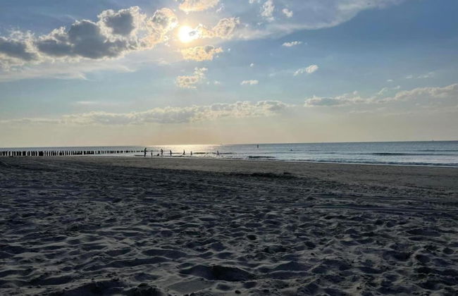 Bungalow by North Sea Beach With Private Garden - Foto 36