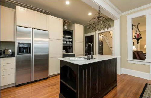 Historic Row Home 1 Block from Gate 1 at USNA - Foto 12