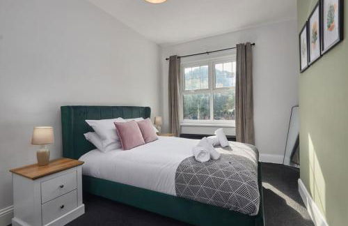 Cosy 3-Bedroom House in Seaham - Street Parking - Photo 25